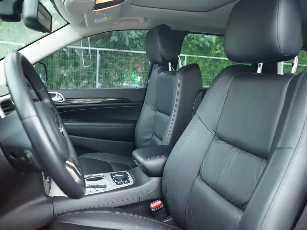 Jeep Grand Cherokee 2013 — фото 10