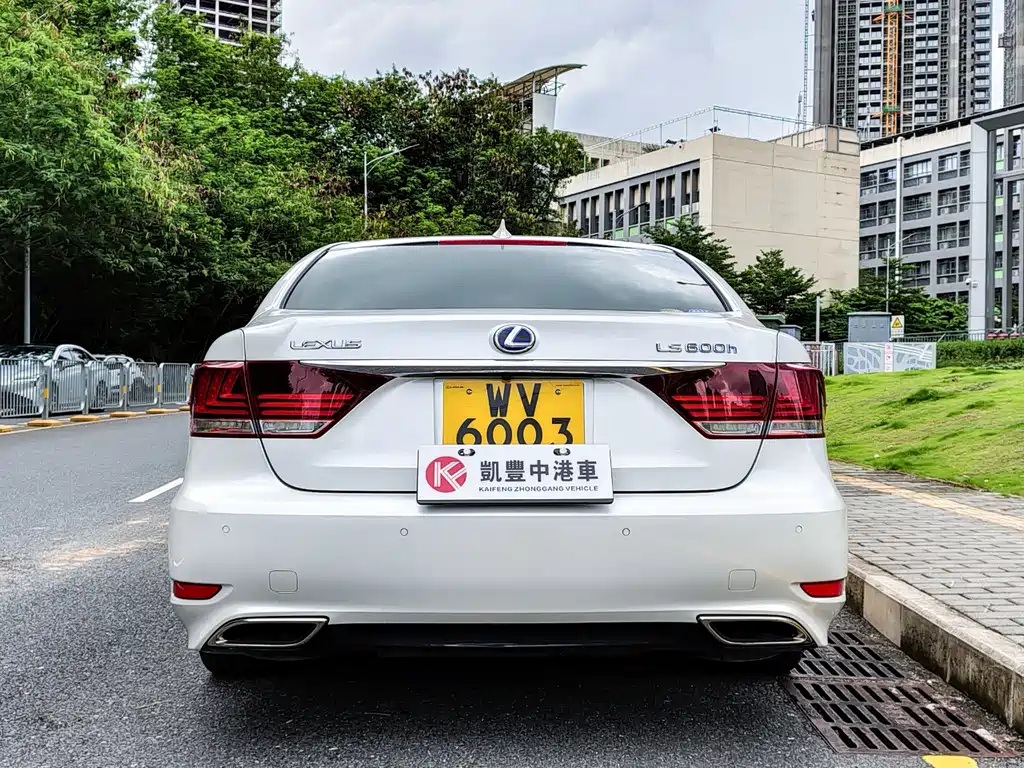 Lexus LS 2021 — фото 13