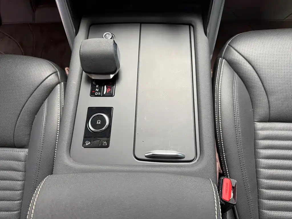 Land Rover Discovery 2023 — фото 10
