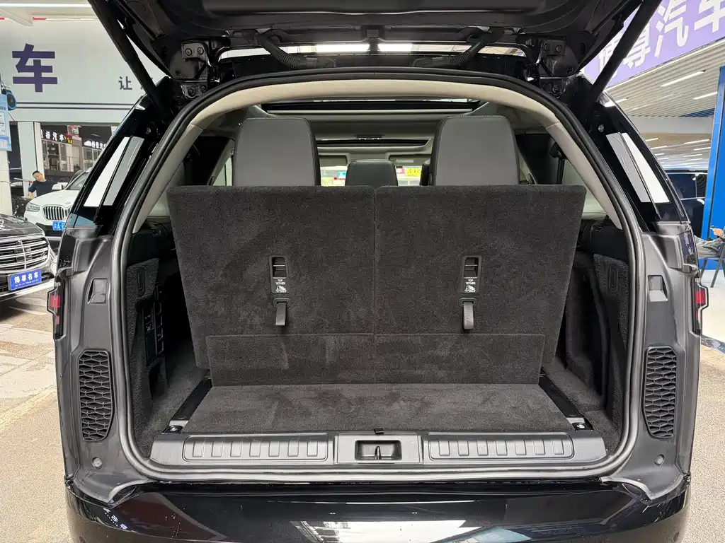 Land Rover Discovery 2023 — фото 18