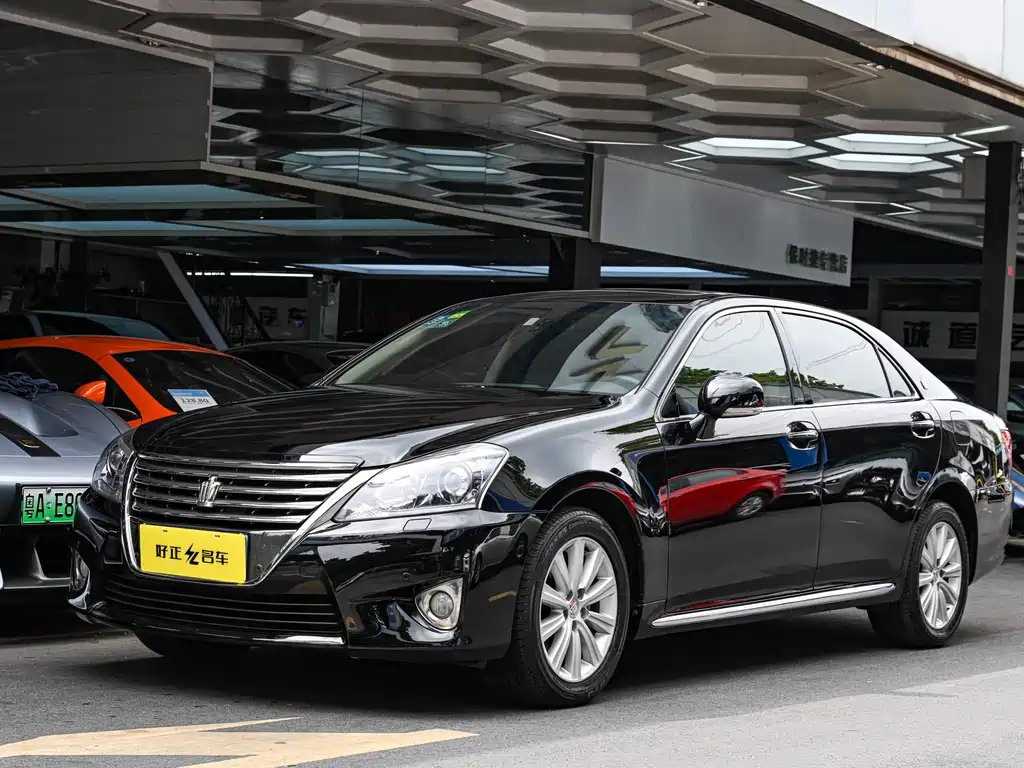 Toyota Crown 2014 — фото 1