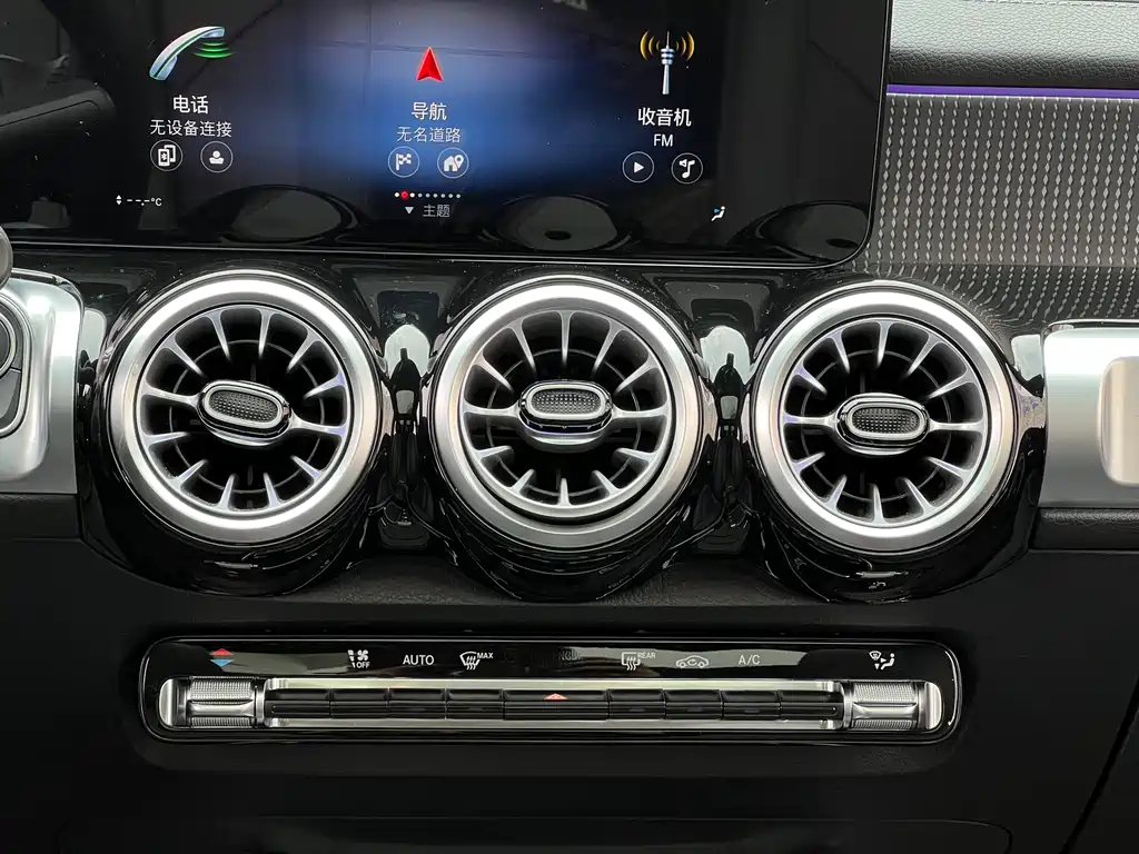 Mercedes-Benz GLB 2023 — фото 19