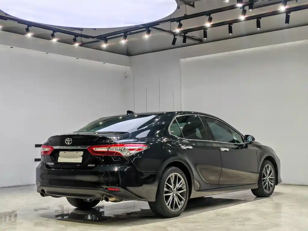 Toyota Camry 2021 — фото 7