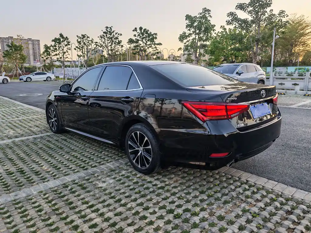 Toyota Crown 2019 — фото 6