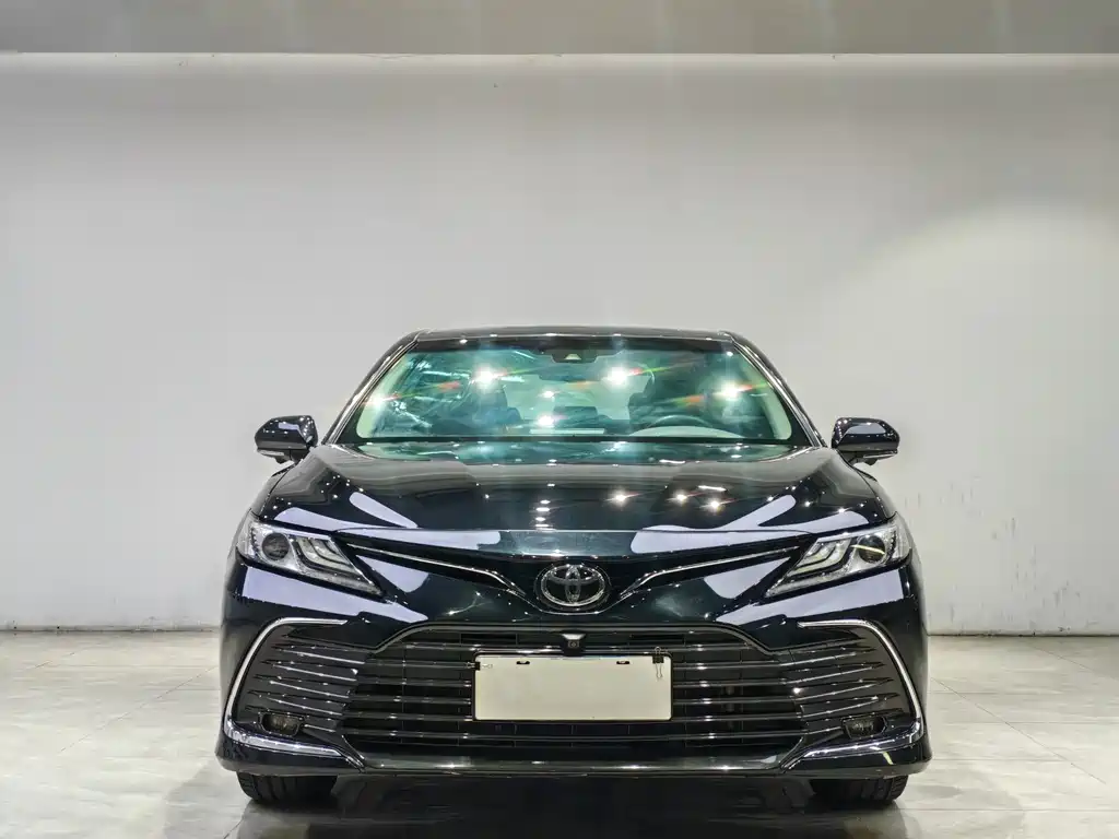 Toyota Camry 2022 — фото 2