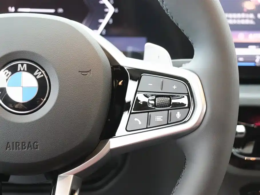 BMW 3 Series 2025 — фото 17