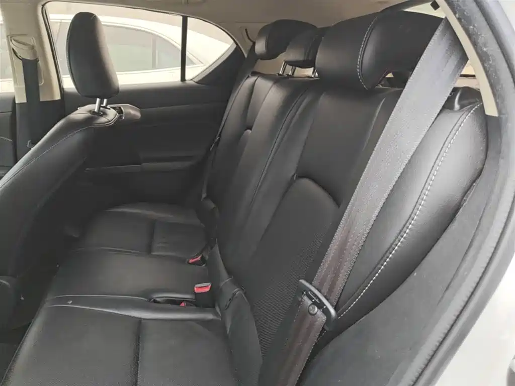 Lexus CT 2015 — фото 15