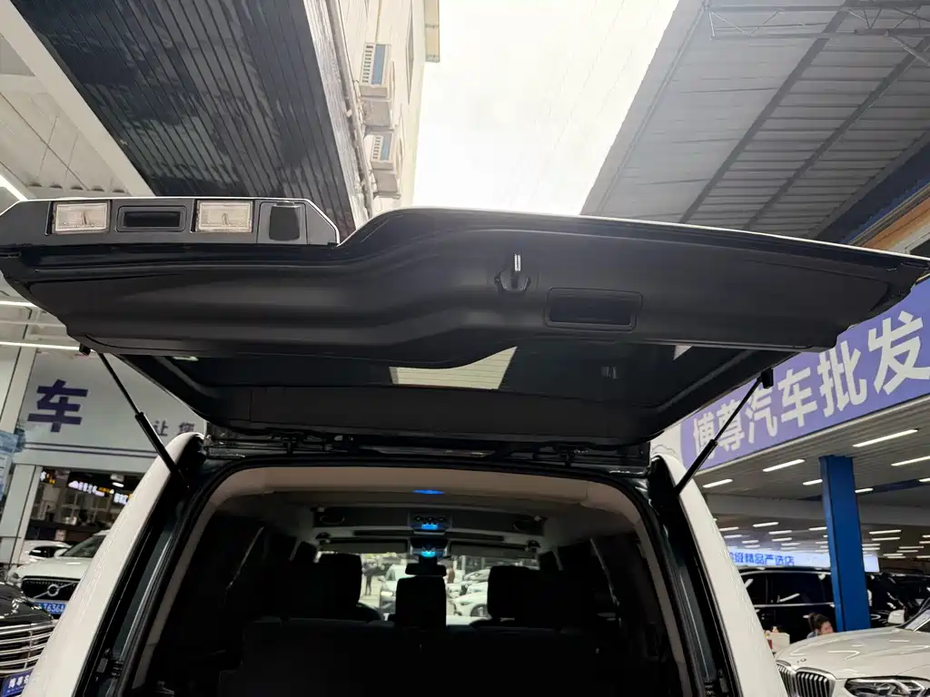 Land Rover Discovery 2015 — фото 21