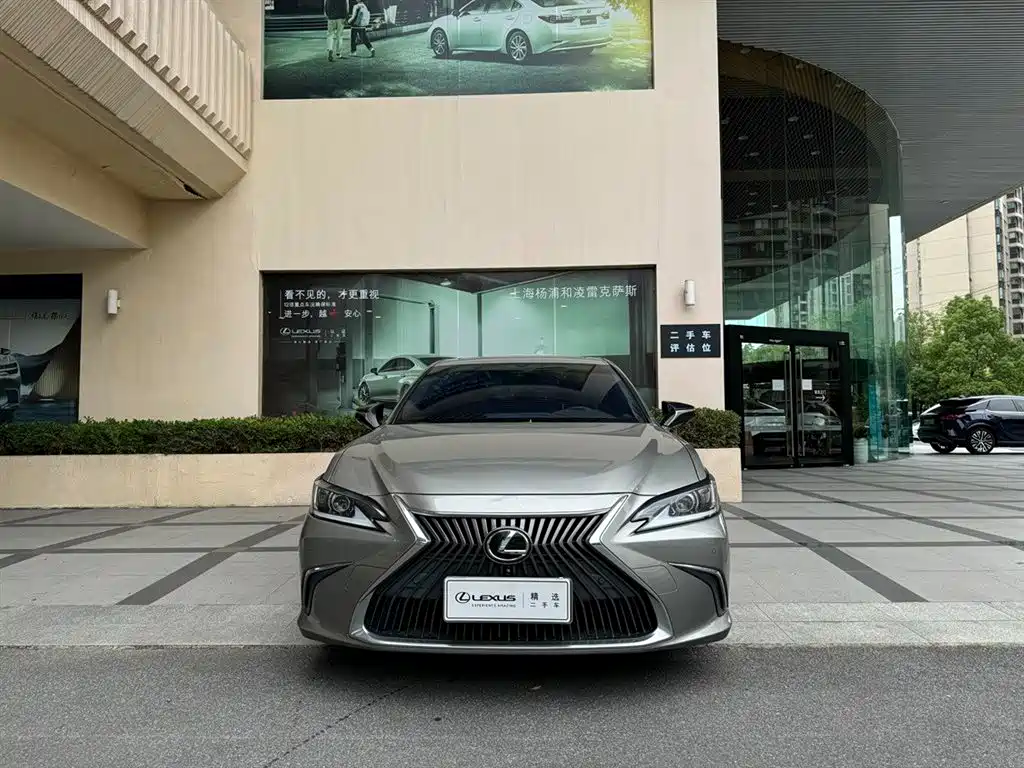 Lexus ES 2018 — фото 3