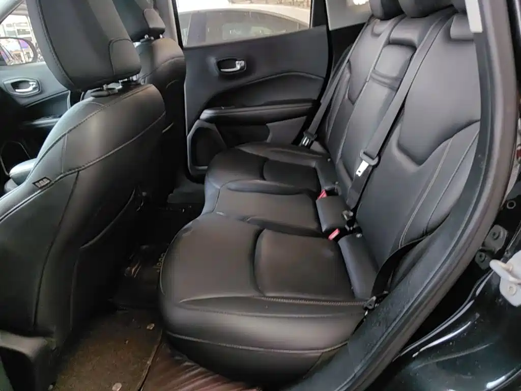 Jeep Compass 2018 — фото 17
