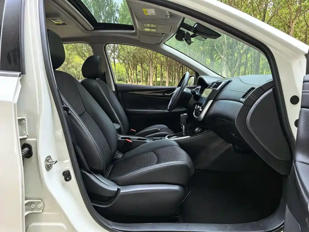 Nissan Tiida 2018 — фото 10