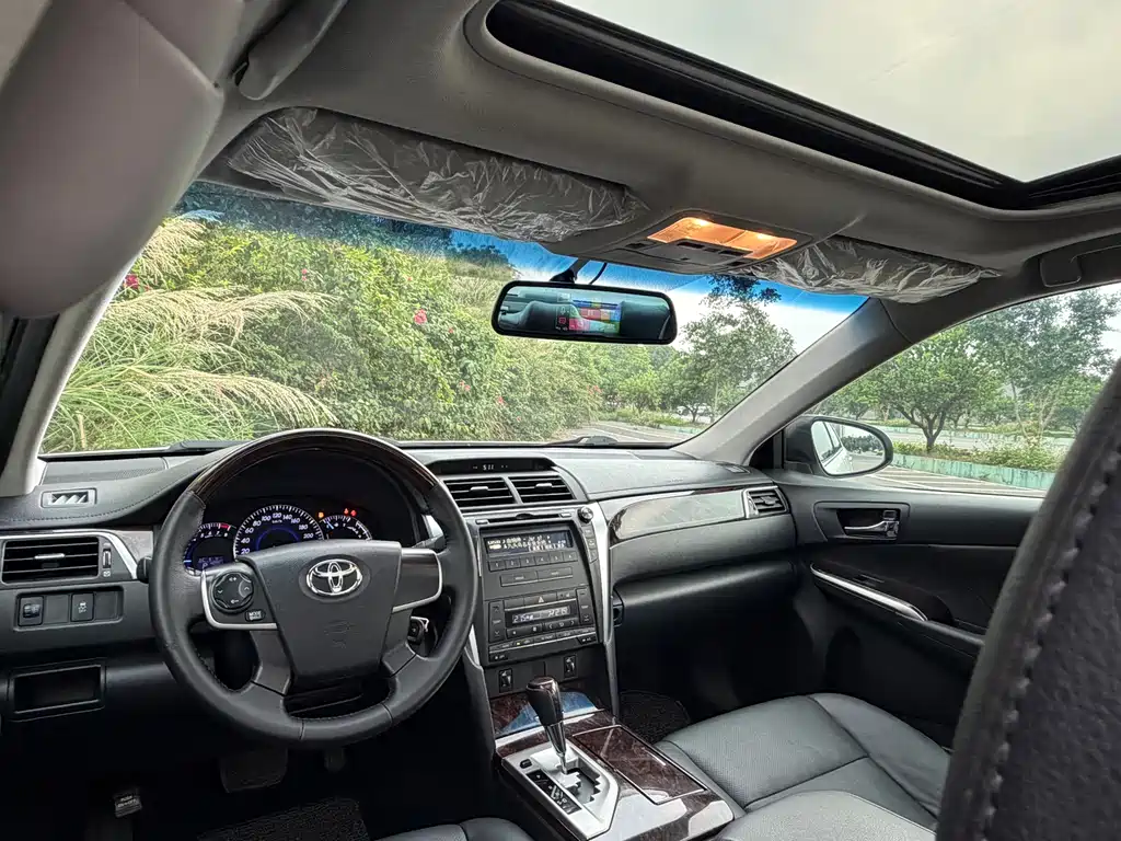 Toyota Camry 2015 — фото 23