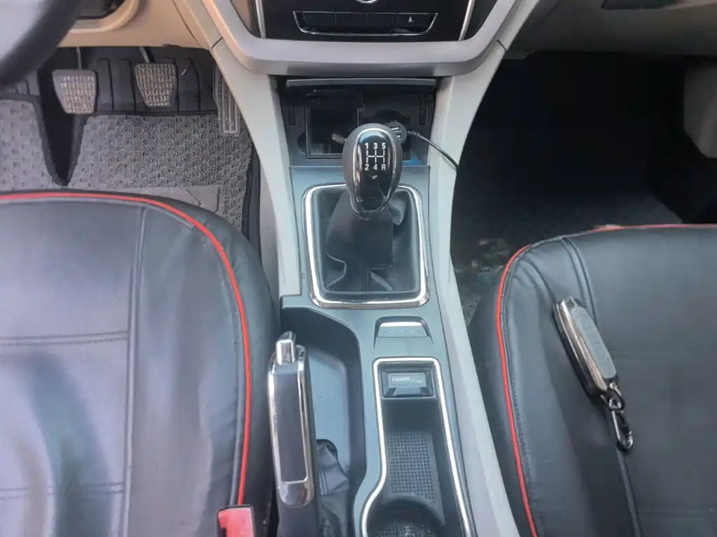Geely Emgrand 2015 — фото 14