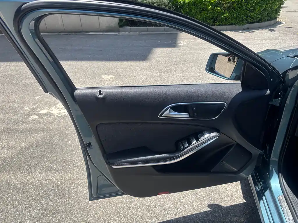 Mercedes-Benz A-Class 2015 — фото 11