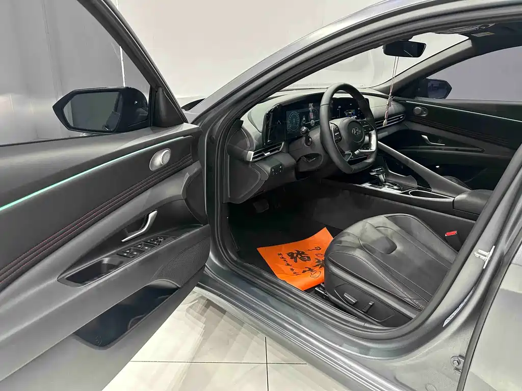 Hyundai Elantra 2023