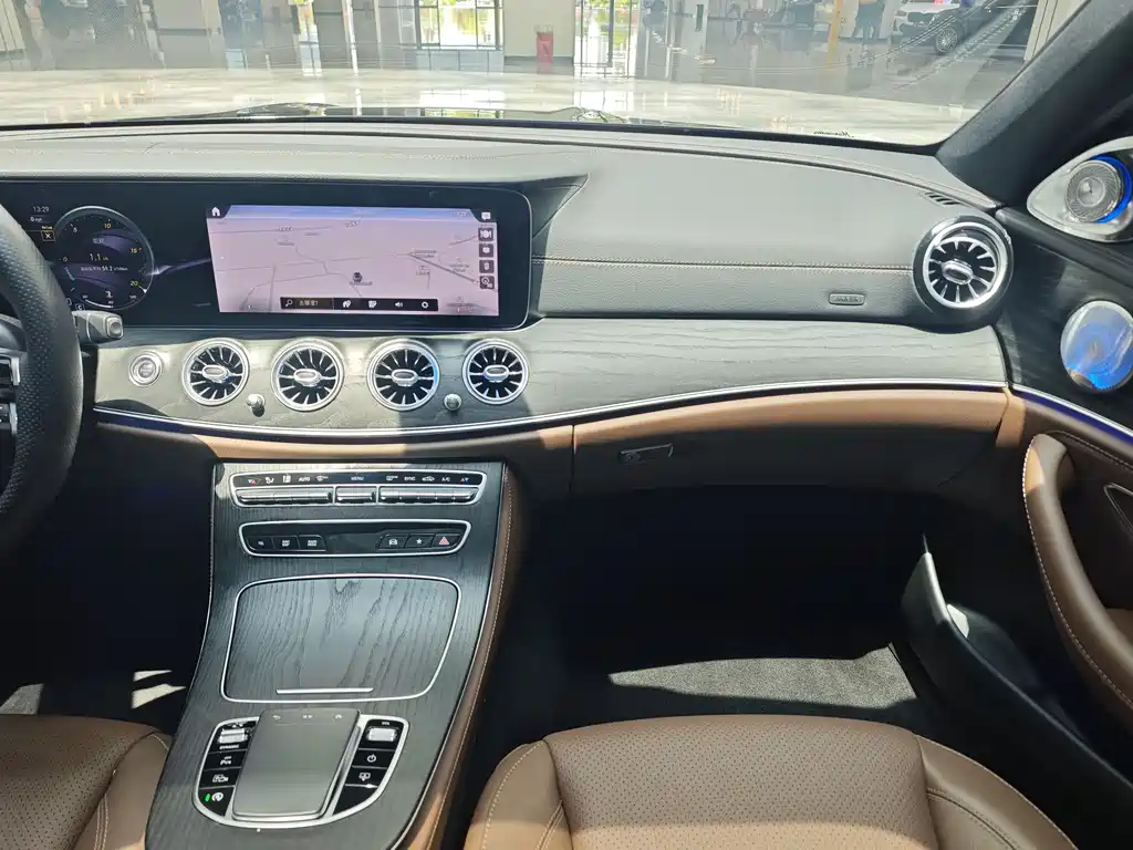 Mercedes-Benz E-Class 2023 — фото 9