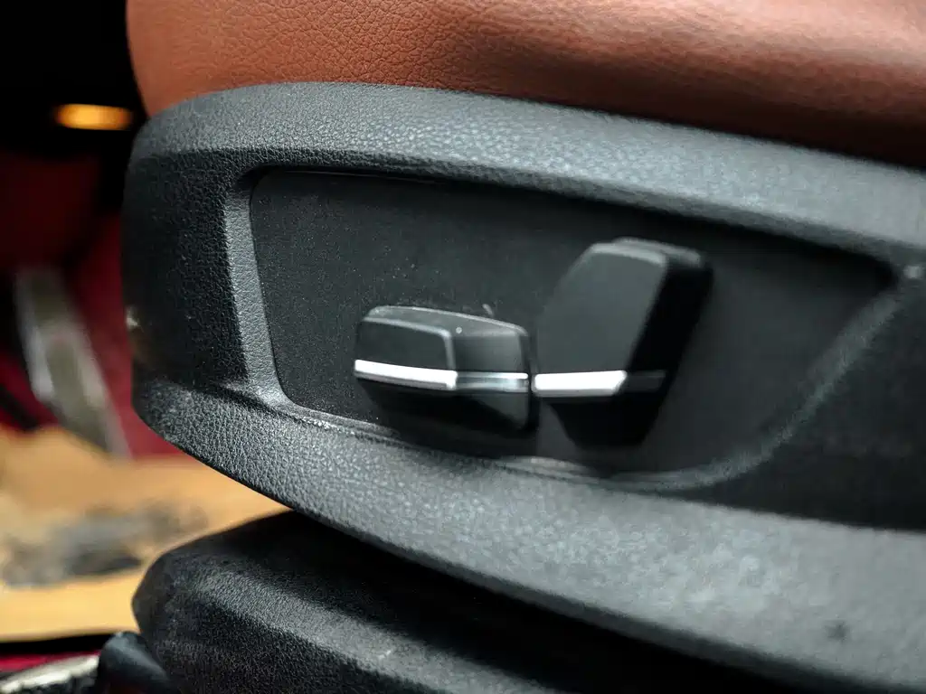 BMW 5 Series GT 2012 — фото 17