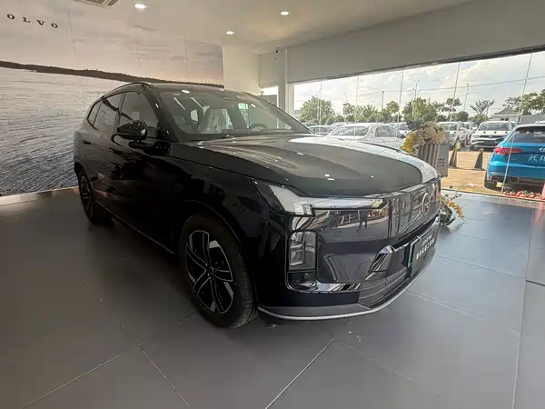 Volvo XC70 Plug-In Hybrid 2026