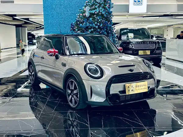 MINI MINI 2023