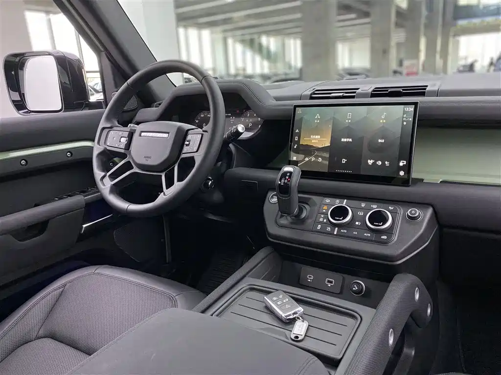 Land Rover Defender 2023 — фото 13