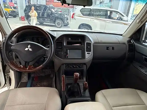Mitsubishi Pajero 2013