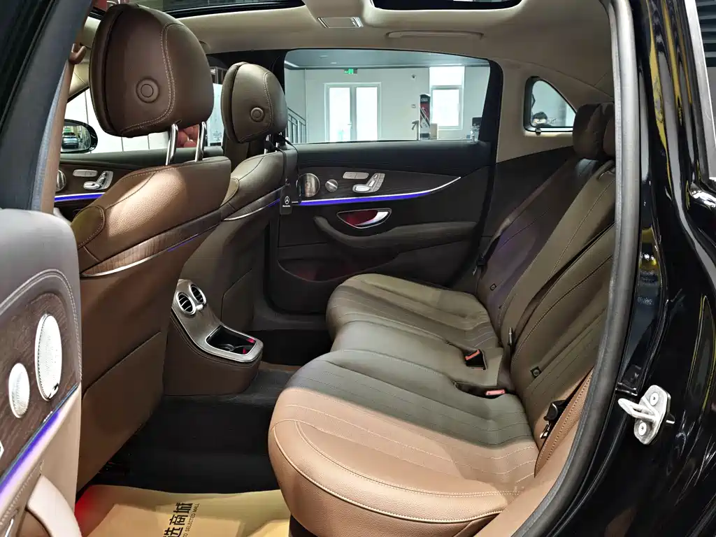 Mercedes-Benz E-Class 2021 — фото 16