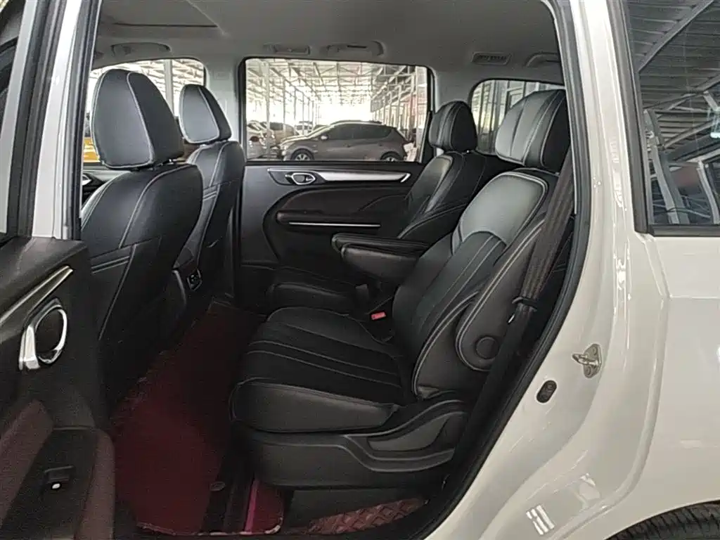 GAC Motor Trumpchi M6 2023 — фото 17