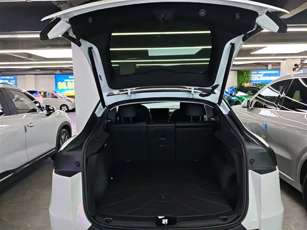 Tesla Model Y 2025 — фото 18