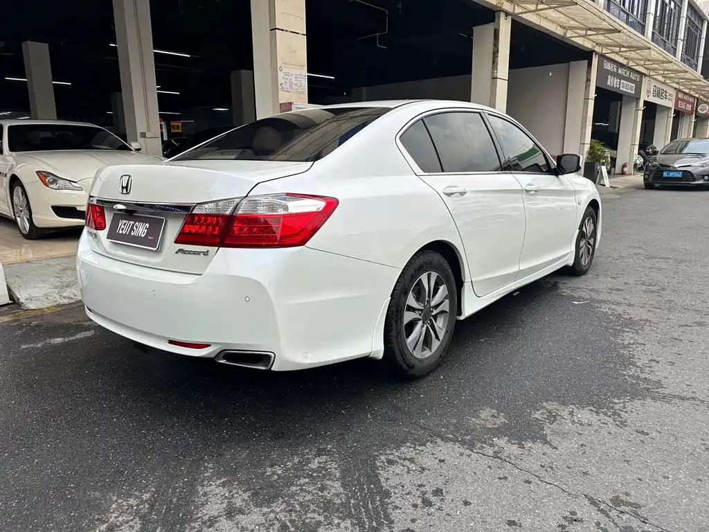 Honda Accord 2014 — фото 12