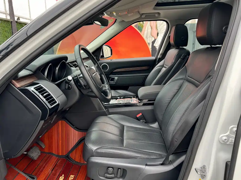 Land Rover Discovery 2018 — фото 10