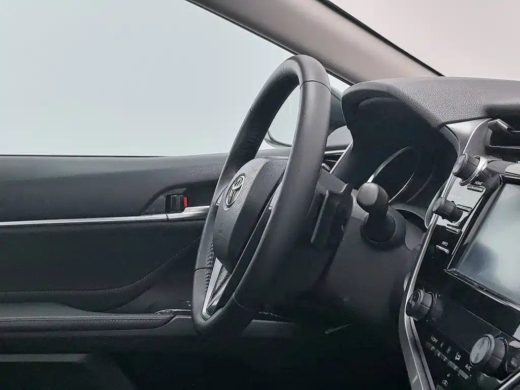 Toyota Camry 2019 — фото 22