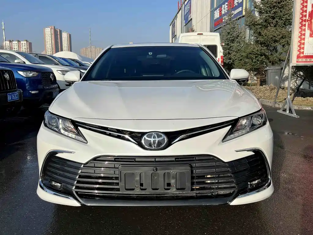 Toyota Camry 2023 — фото 2