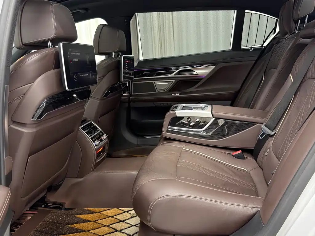 BMW 7 Series 2019 — фото 12
