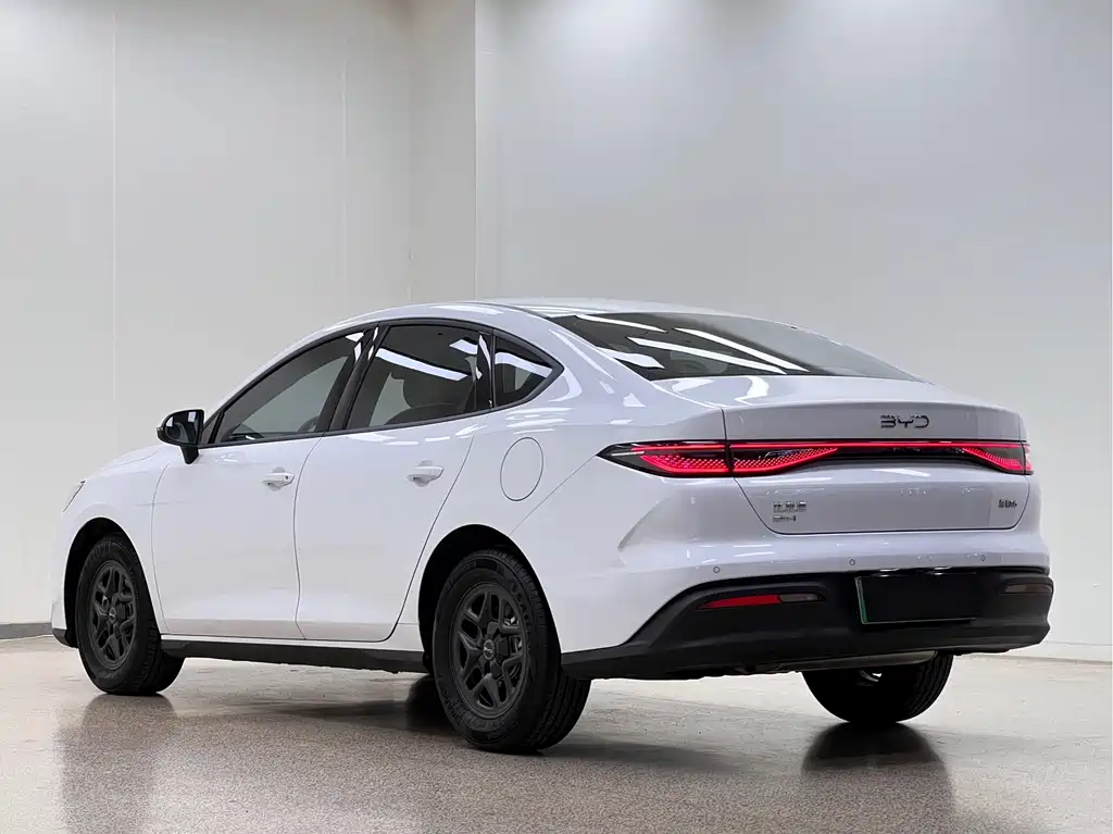 BYD Seal 05 DM-i 2025 — фото 5