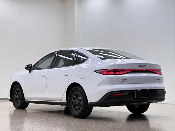 BYD Seal 05 DM-i 2025