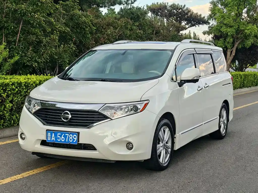 Nissan Quest 2017 — фото 2