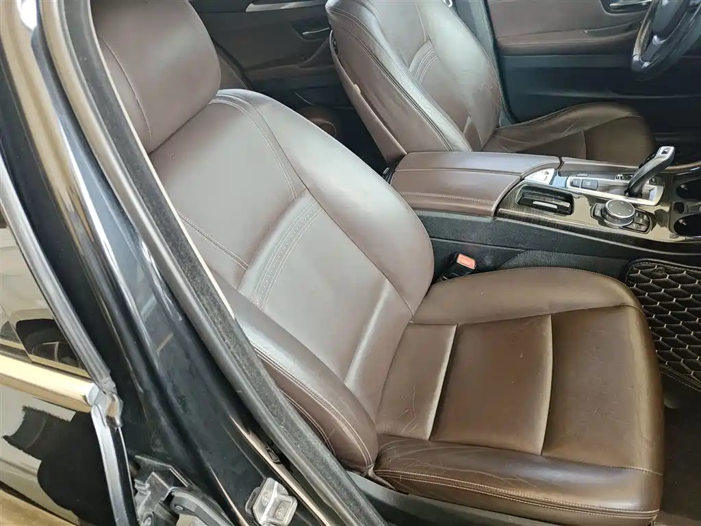 BMW 5 Series 2015 — фото 20