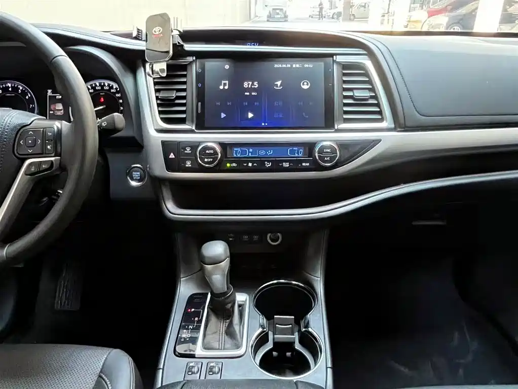 Toyota Highlander 2020 — фото 12
