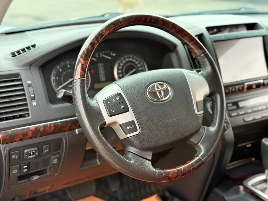 Toyota Land Cruiser 2017 — фото 8