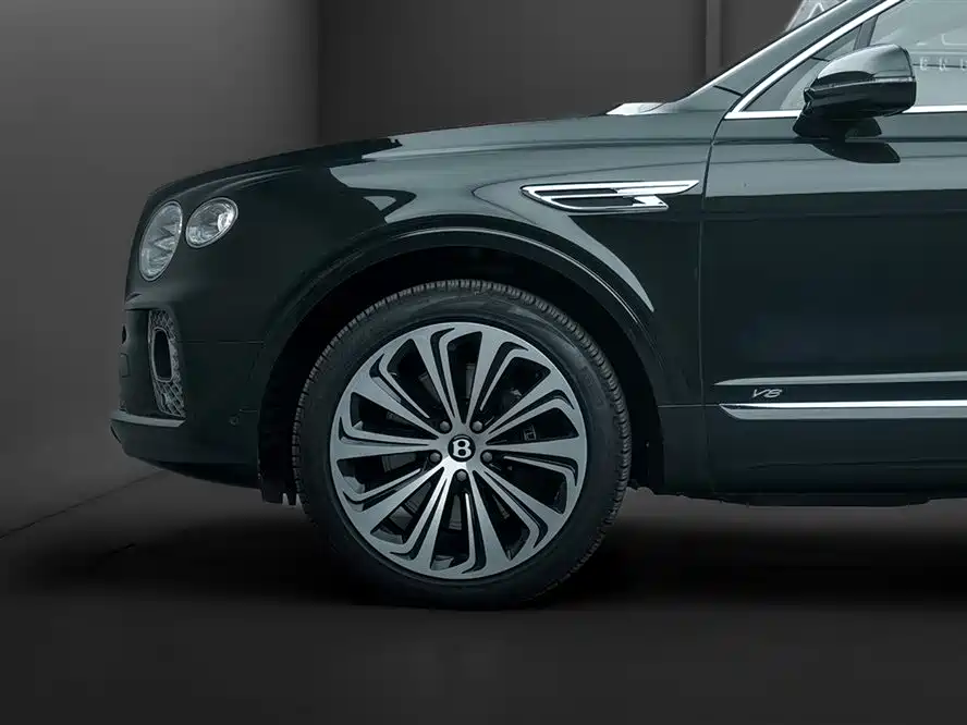 Bentley Bentayga 2021 — фото 6