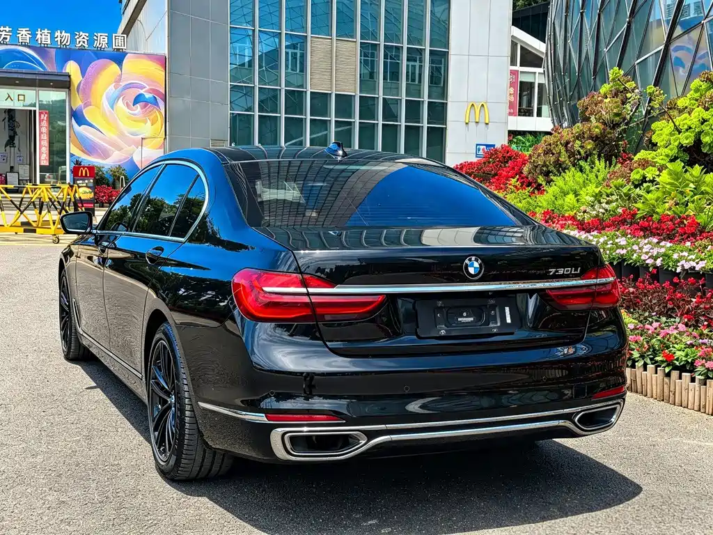 BMW 7 Series 2019 — фото 6