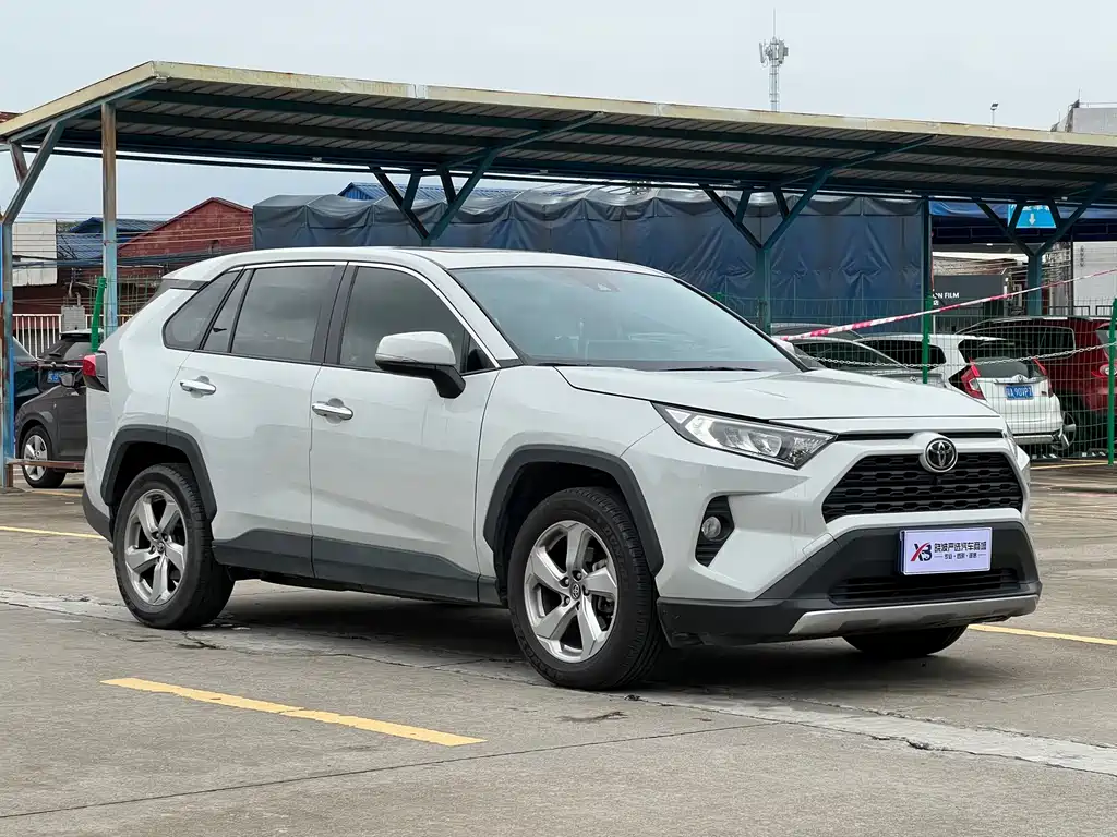 Toyota RAV4 2020 — фото 5