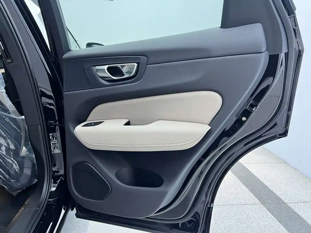 Volvo XC60 2026 — фото 18
