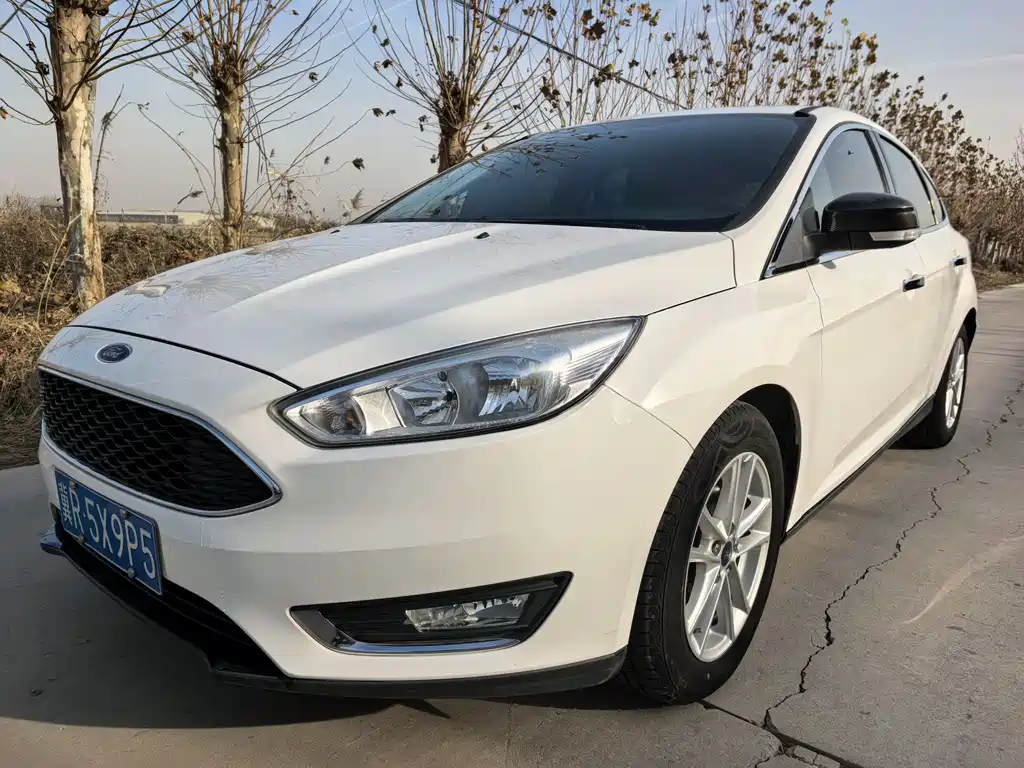 Ford Focus 2017 — фото 1