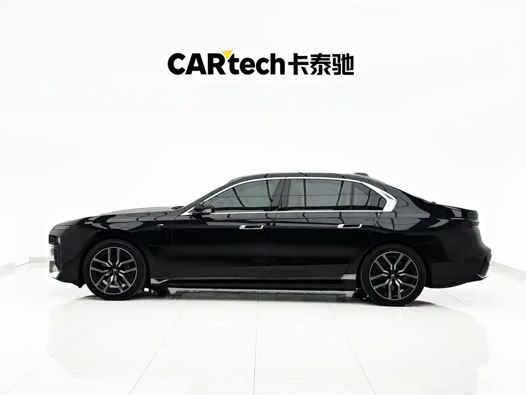 BMW i7 2025 — фото 3