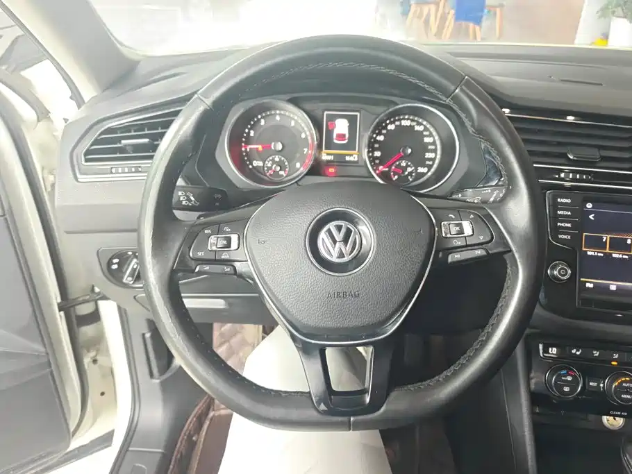 Volkswagen Tiguan L 2018 — фото 15