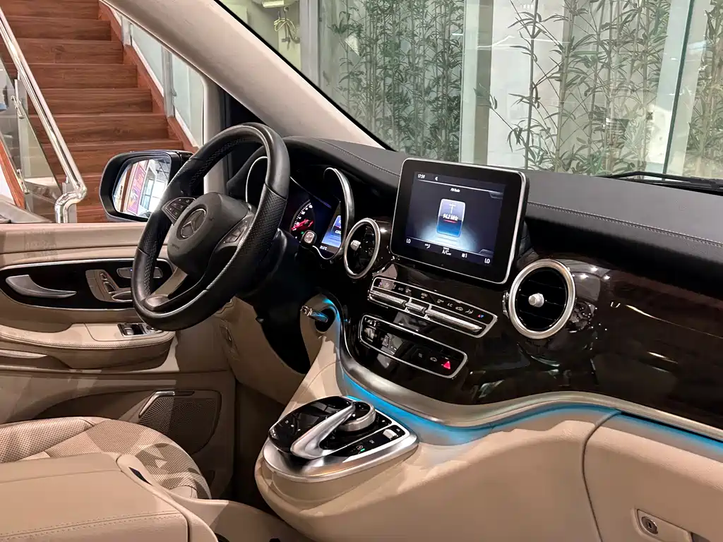 Mercedes-Benz V-Class 2017 — фото 22
