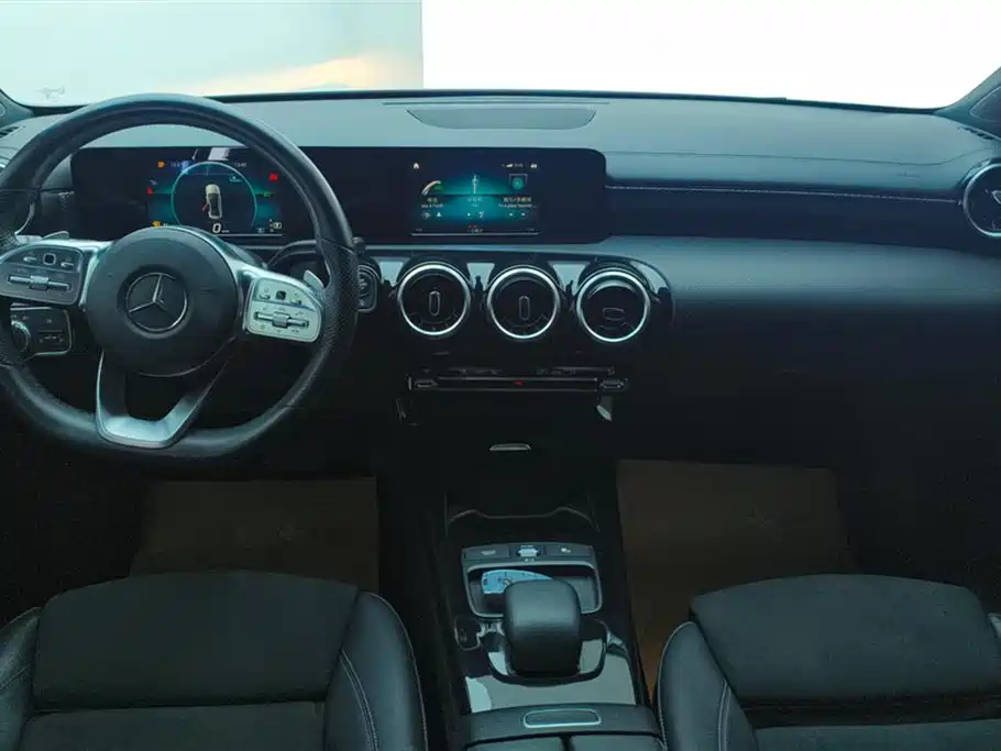 Mercedes-Benz A-Class 2019 — фото 12