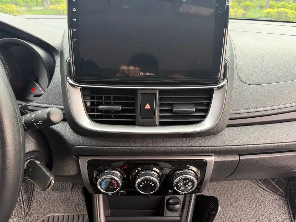 Toyota Yaris L 2020 — фото 20