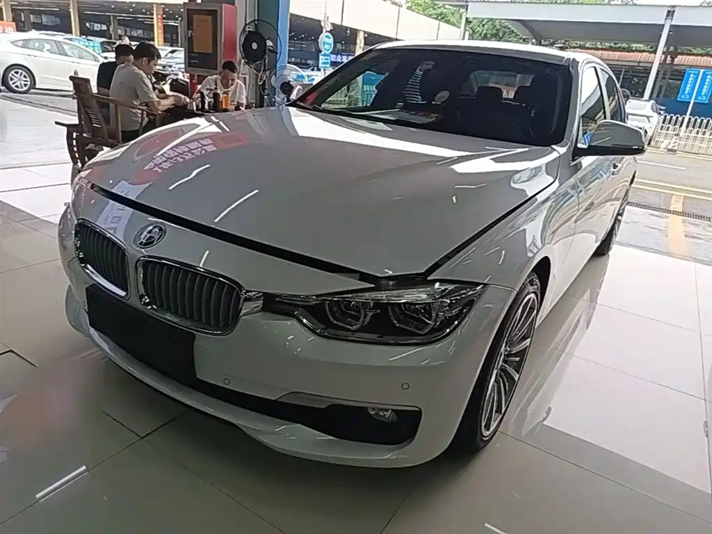 BMW 3 Series 2019 — фото 1
